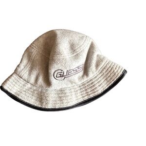 🌿 GUESS® American Tradition Bucket Hat